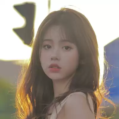 钟由希
